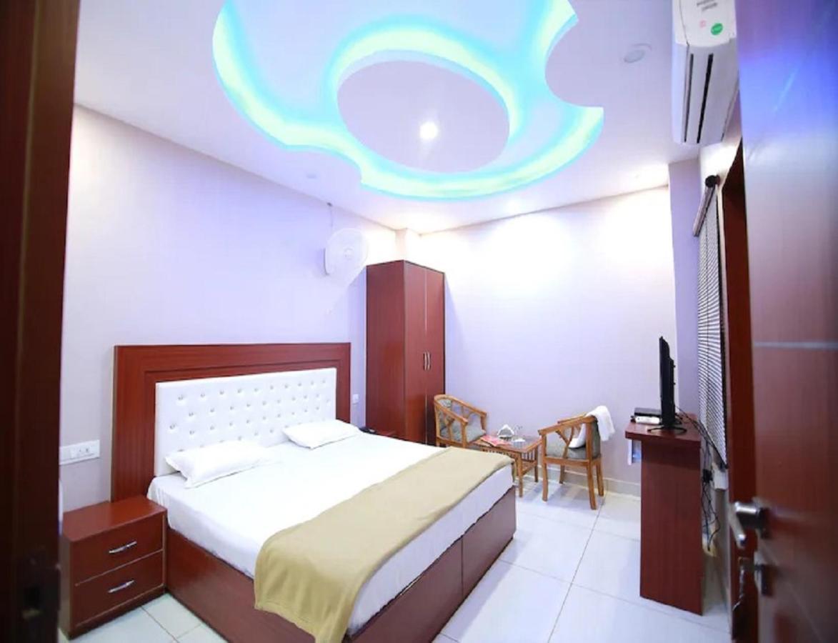 Hotel Kings, Rohtak Экстерьер фото