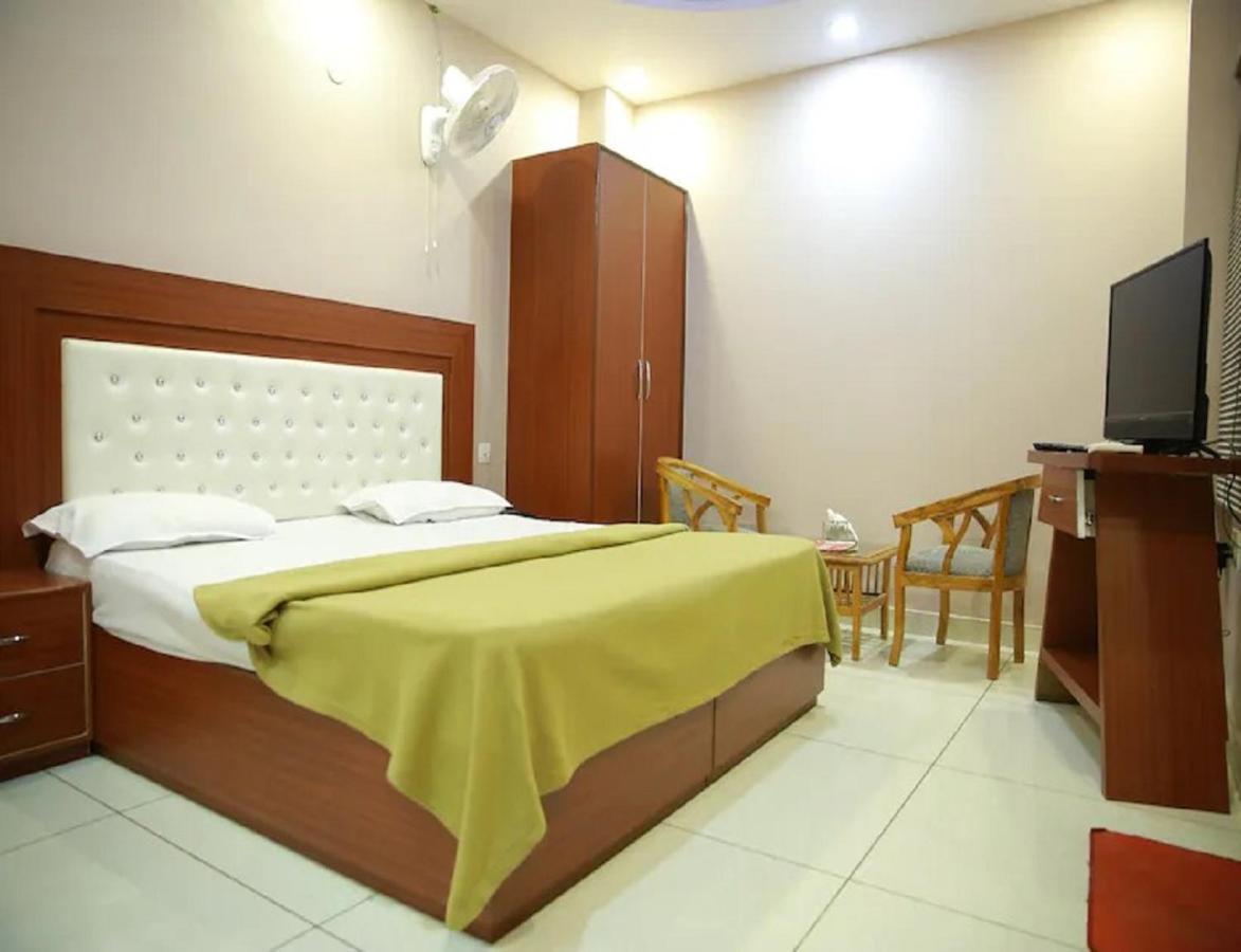 Hotel Kings, Rohtak Экстерьер фото