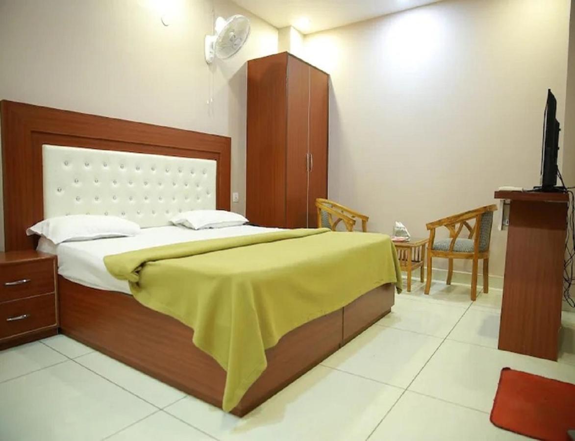 Hotel Kings, Rohtak Экстерьер фото