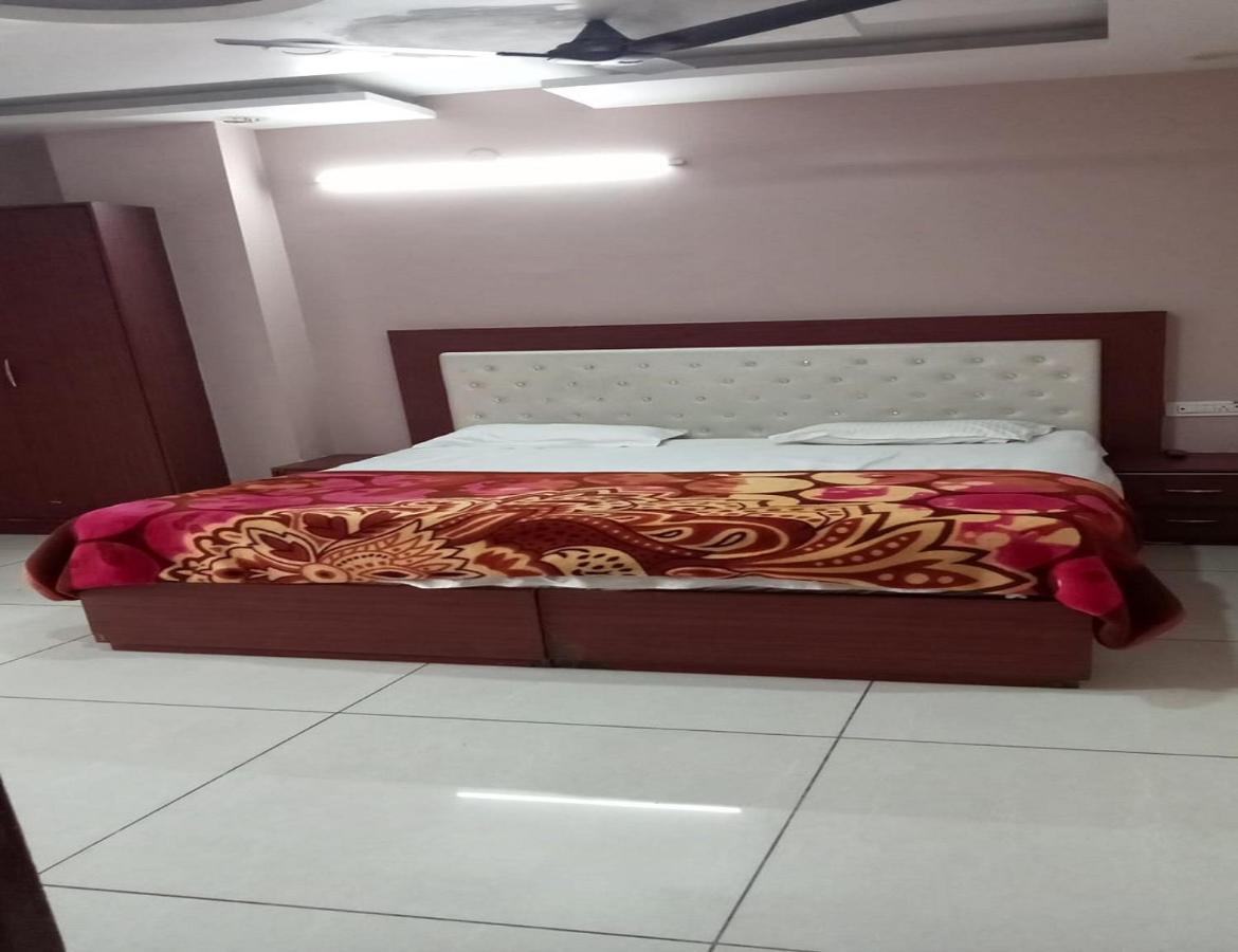 Hotel Kings, Rohtak Экстерьер фото